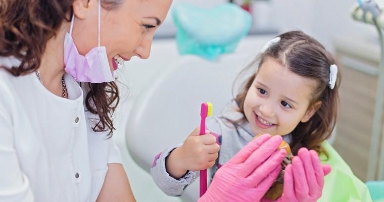 Pierwsza wizyta dziecka u dentysty 