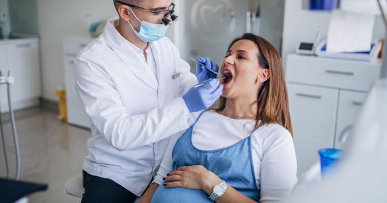 Dentysta, kobieta w ciązy