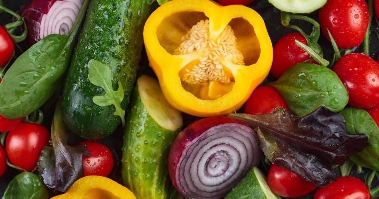 Warzywa: papryka, ogórek, sałata, cebula, jarmuż, rukola, pomidor