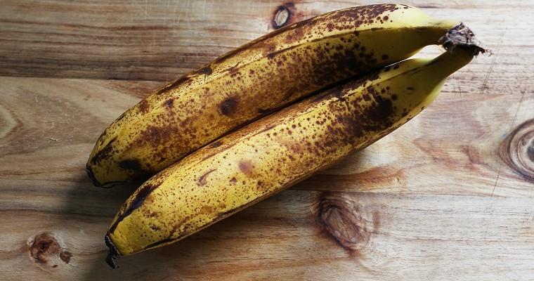 Brązowe banany - stare banany. 