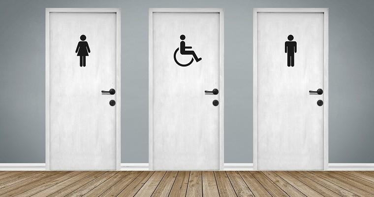 Drzwi od toalety: damskiej, męskiej i osób niepełnosprawnych