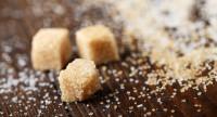 Cukier brązowy trzcinowy i buraczany – właściwości i różnice