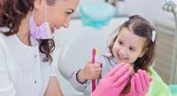 Jak powinna wyglądać pierwsza wizyta dziecka u dentysty?