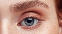 Czy pocierając oczy można się zakazić koronawirusem?