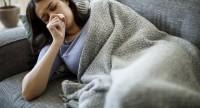 Przeziębienie, grypa, a może COVID-19?
Porównaj cztery charakterystyczne objawy  
