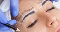 Metoda piórkowa – metoda wykonywania makijażu permanentnego.
Na czym polega?