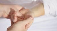 Akupresura dłoni, stóp i twarzy w leczeniu bólu i innych schorzeń