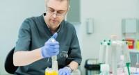 Prof. Tomasz Wielkoszyński o COVID-19:
”Testy serologiczne będą odgrywały rolę w dopuszczaniu do pracy”