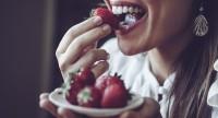Dieta truskawkowa – jadłospis, korzyści i efekty niepożądane