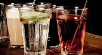 WHO bije na alarm - picie słodkich napojów zwiększa ryzyko śmierci