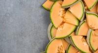 Bakterie salmonelli w melonach.
Ponad 60 osób zakażonych