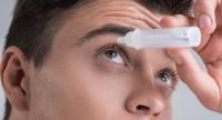 Zapalenie błony naczyniowej oka – przyczyny, objawy i leczenie