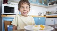 Jajka dla dzieci - od kiedy i jak podawać?
Uczulenie na jajka u dzieci - kiedy się pojawia, objawy