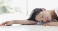 Czy spanie bez poduszki jest zdrowe i jak wpływa na kręgosłup?