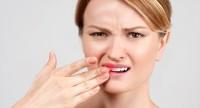 Złamany ząb przy dziąśle i poniżej linii dziąsła – postępowanie i leczenie