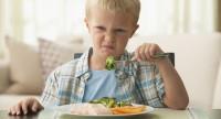 Neofobia żywieniowa u dzieci – czym jest i jak sobie z nią radzić?