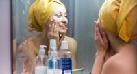Sposoby na oczyszczanie twarzy – jak dokładnie oczyścić cerę w domu i kiedy wybrać się do kosmetyczki 