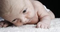 Sucha skóra noworodka – jakie są przyczyny i jak ją pielęgnować?