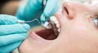 Na czym polega demineralizacja zębów?
Jak leczyć tę dolegliwość?