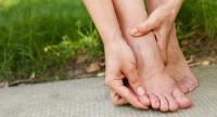 Opuchnięte kostki u nóg – leczenie, przyczyny i profilaktyka schorzenia