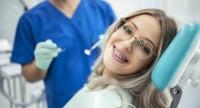 Aparat kosmetyczny – co wziąć pod uwagę u ortodonty?