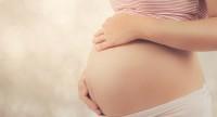 Czym mogą być spowodowane brązowe plamienia w ciąży?