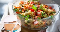 #ObiadNaZdrowie:
Sałatka z kurczakiem, brązowym ryżem i pomidorami
