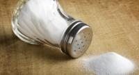 Płukanie gardła solą – jaką sól wybrać?
Jak przygotować roztwór?