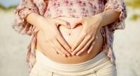 29.
tydzień ciąży – waga i brzuch kobiety ciężarnej.
Jak wygląda dziecko?