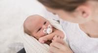 Od kiedy niemowlę zaczyna widzieć?
Jak i co widzi dziecko w kolejnych tygodniach po urodzeniu?