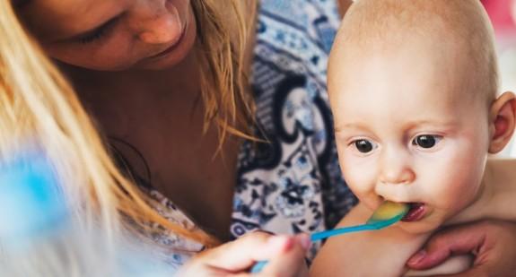 Jak powinno przebiegać rozszerzanie diety niemowlaka?