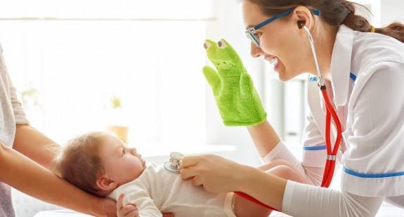 Kiedy robić USG bioderek u niemowlęcia? Ile razy je powtarzać? Jak się przygotować?