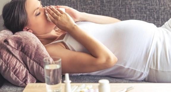 Grypa w ciąży – jak ją leczyć? Czy szkodzi dziecku?