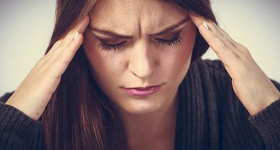 Od jakiegoś czasu mam ostry ból głowy i wymioty - jakie mogą być tego przyczyny?