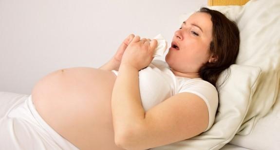 Kaszel w ciąży: zagrożenie dla dziecka, skuteczne metody leczenia