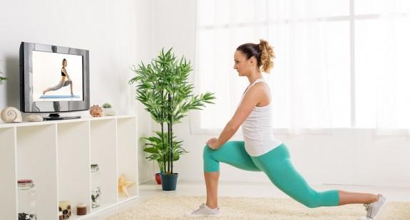 Proste i skuteczne ćwiczenia na nogi: w domu i na siłowni 