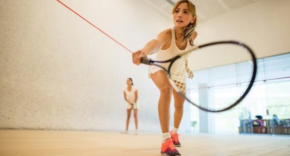Squash – co to za dyscyplina? Jakie są jej zasady i jak przygotować się do gry? 