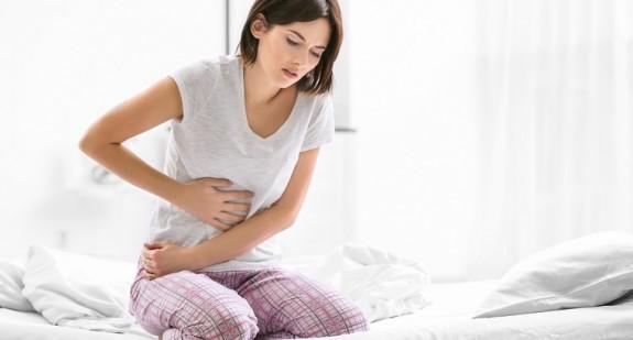 Ból żołądka – przyczyny bólu, objawy towarzyszące i leczenie