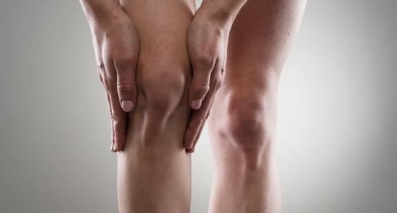 Co to jest endoproteza stawu kolanowego? Jak przebiega rehabilitacja po zabiegu?