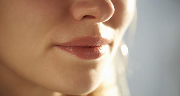 Nieprzyjemny zapach z nosa – przyczyny i leczenie