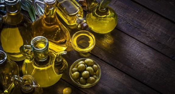Oliwa z oliwek. Dlaczego warto ją stosować? Która oliwa z oliwek jest najbardziej wartościowa? 