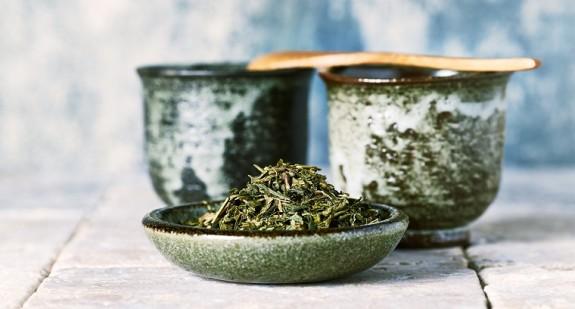 Sencha – właściwości i sposób parzenia japońskiej zielonej herbaty