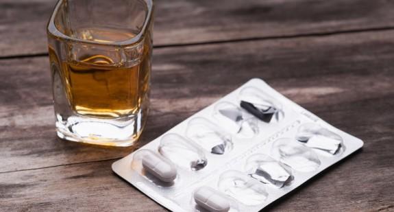 Tabletki przeciwbólowe po alkoholu – paracetamol czy ibuprofen?