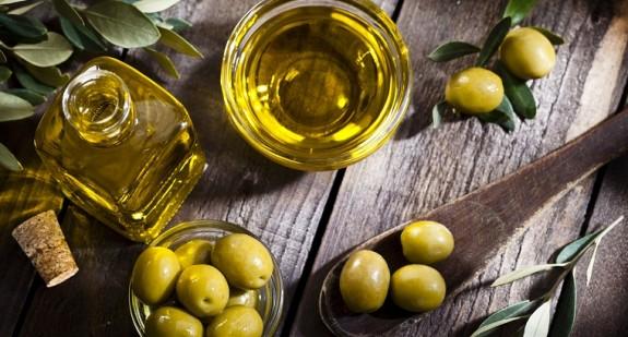 Oliwa z oliwek na twarz, włosy i paznokcie - zastosowanie oliwy z oliwek w kosmetyce