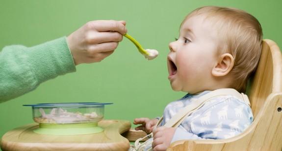 Jak powinny wyglądać posiłki rocznego dziecka?
