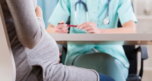 Jak leczyć ból gardła w ciąży? Bezpieczne leki i domowe sposoby