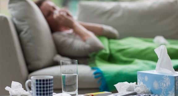 Przeziębienie a karmienie piersią – domowe sposoby leczenia i bezpieczne leki