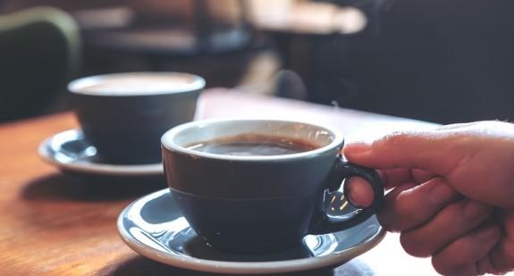 Wpływ kawy na ciśnienie tętnicze krwi. Czy kawa rzeczywiście je podnosi?