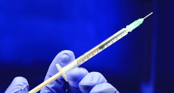 Szczepionka na koronawirusa jest już testowana na ludziach