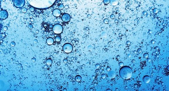 Co to jest woda strukturalna? Czy istnieją naukowe wyjaśnienia tego zjawiska? Mit wody strukturalnej